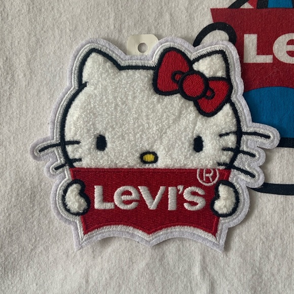 LEVI’S X HELLO KITTY SIZE M Ringer Sanrio Printed Collab T-shirt + Sticker - Picture 3 of 12